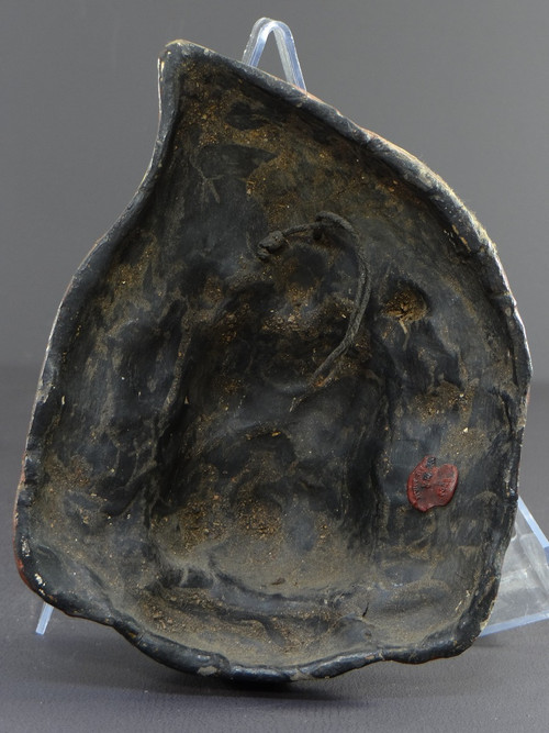 Tibet, erste Hälfte des 20. Jahrhunderts, Polychrome Maske aus Buntkarton, die Mahakala darstellt.