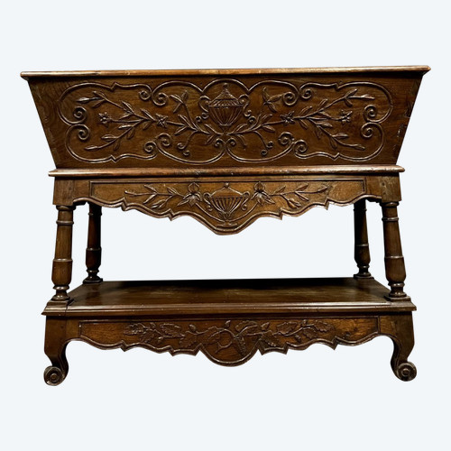 Pétrin provençal région Arlésienne de style Louis XV en noyer circa 1880-1900 
