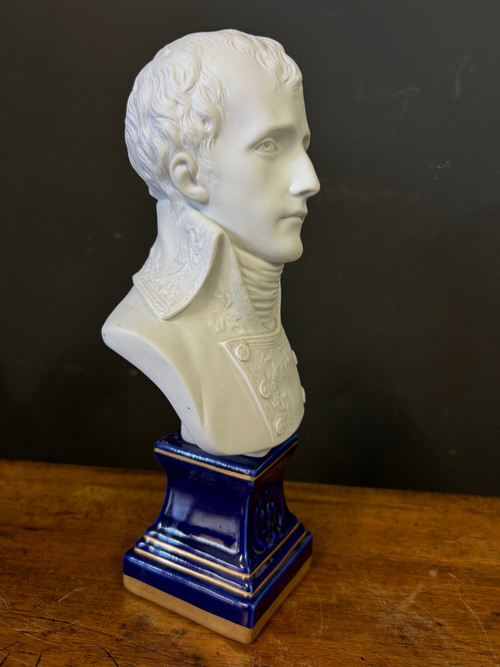 Busto del Primo Console Napoleone Bonaparte in porcellana di biscuit - Impero