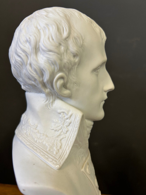 Busto del Primo Console Napoleone Bonaparte in porcellana di biscuit - Impero