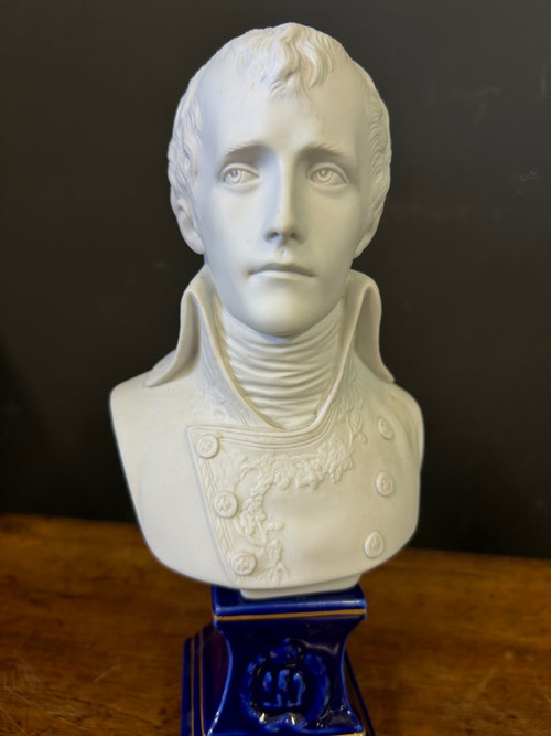 Busto del Primo Console Napoleone Bonaparte in porcellana di biscuit - Impero