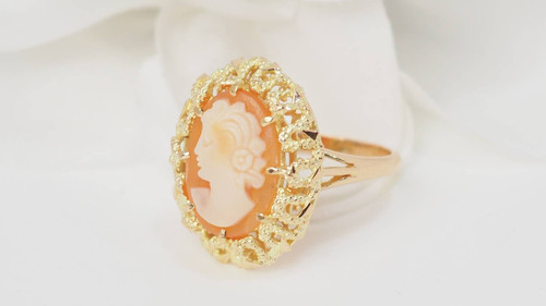 Anello vintage in oro giallo e cammeo