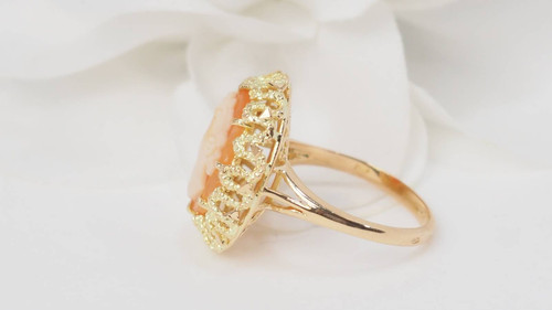 Anello vintage in oro giallo e cammeo