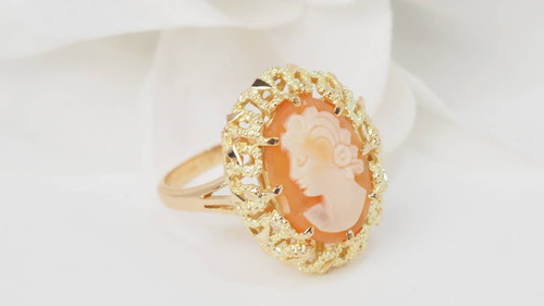 Anello vintage in oro giallo e cammeo