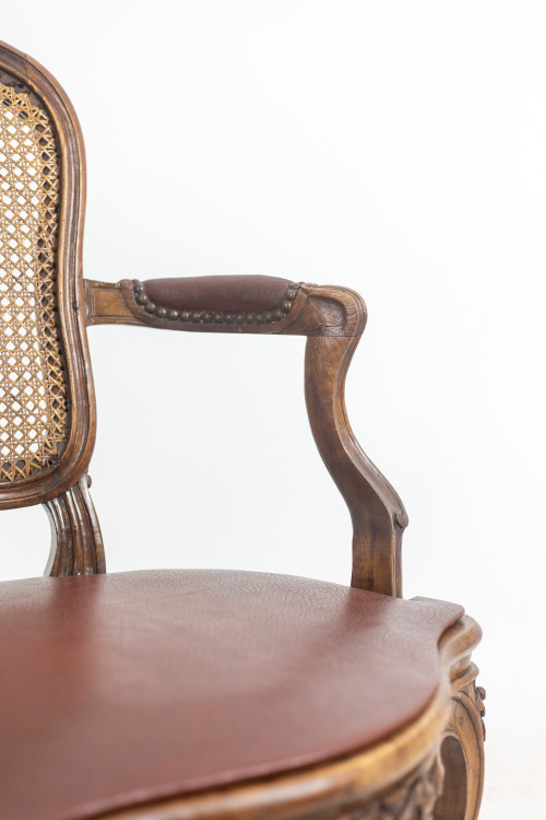 Pair of “cabriolet” armchairs in walnut and canework. Louis XV period. LS5209325/2750/4