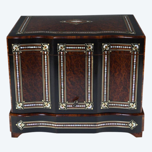 Liqueur Cellar in Loupe d’Amboine, Napoleon III period – Mid-19th century