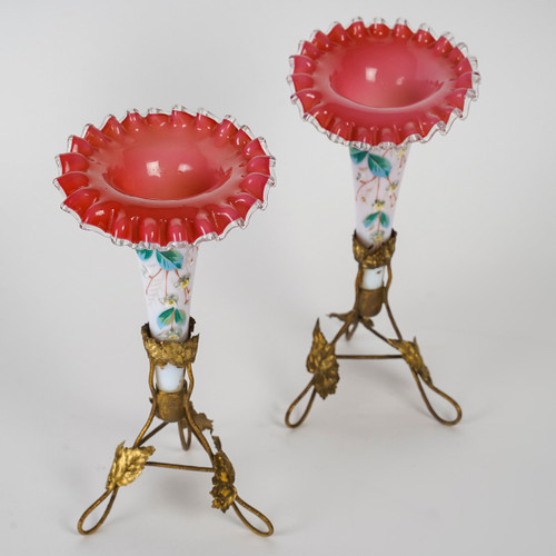 Une Paire De  vases de forme Cornets En Opaline Fin XIXème Siècle 