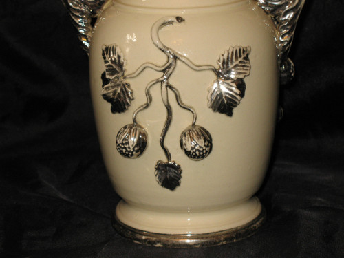 Vaso in terracotta Langeais decorato con uva spina e peri, XIX secolo