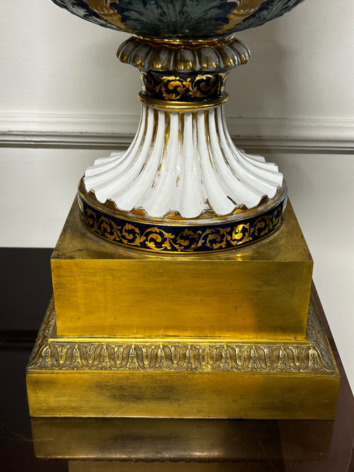 Importante Coppia di Vasi Medici in Porcellana Inizi del XIX Secolo - Impero - Restauro H 70 Cm