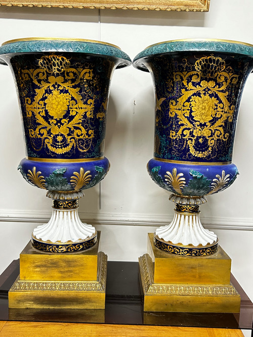 Importante Coppia di Vasi Medici in Porcellana Inizi del XIX Secolo - Impero - Restauro H 70 Cm