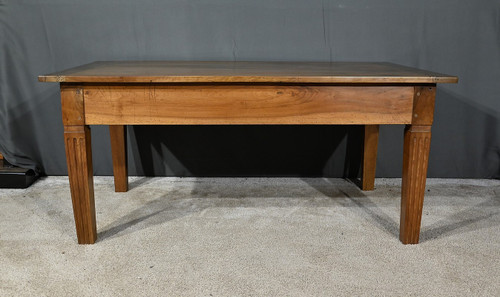 Table Basse en Noyer, goût Louis XVI – XIXe