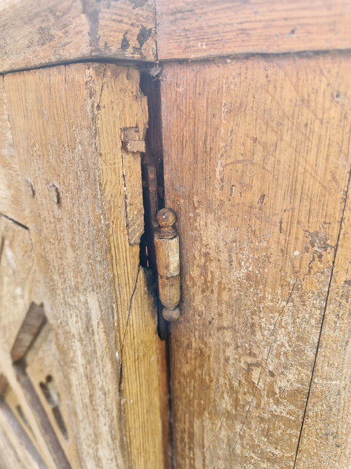 Coppia di mobili rivestiti in legno del XVIII secolo