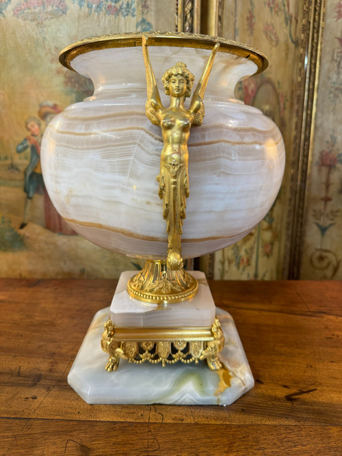 ONYX VASE ATTRIBUTED TO LOUIS FRANCOIS EUGENE CORNU (1827-1899)