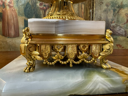 ONYX VASE ATTRIBUTED TO LOUIS FRANCOIS EUGENE CORNU (1827-1899)