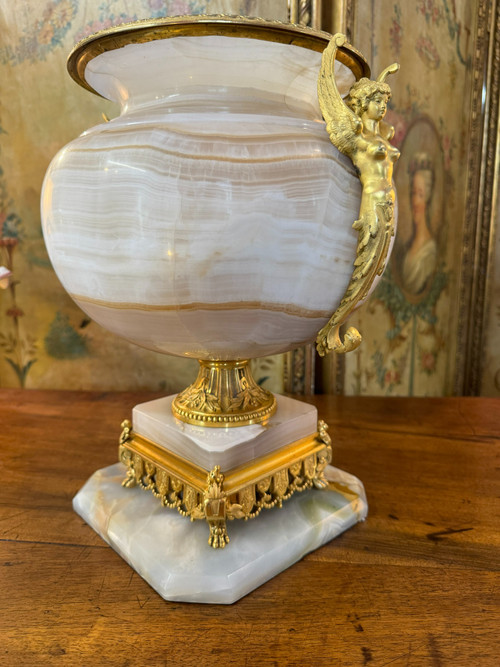 ONYX VASE ATTRIBUTED TO LOUIS FRANCOIS EUGENE CORNU (1827-1899)