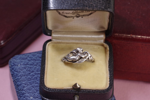 Fannière Frères angel ring in 18k gold and silver, Antique signed Fanniere frere ring, angel