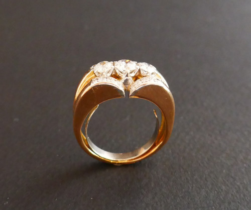 Bague Tank Ornée De Diamants, Or 18 Carats.