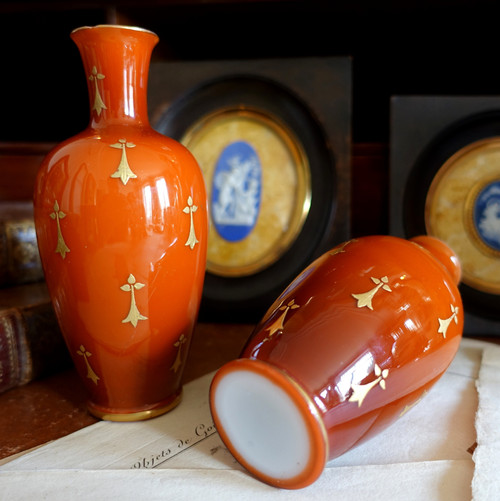 Baccarat: pair of orange and gold opaline vases - circa 1900
