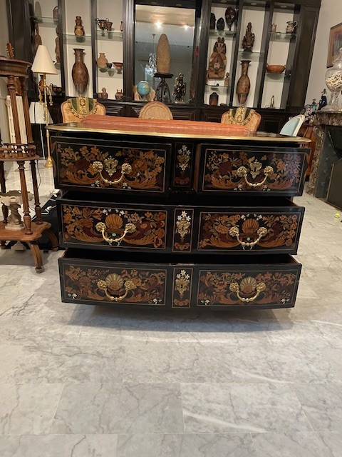 Commode d'époque Louis XIV dites "au jasmin" et  attribuée a PIERRE GOLE