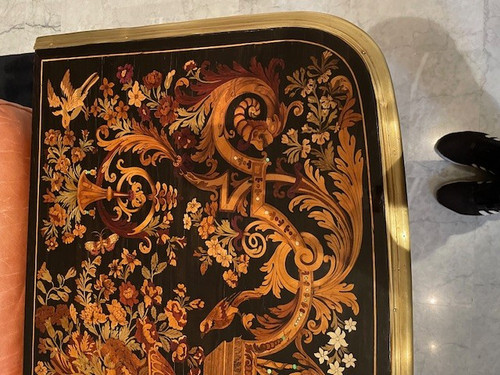 Commode d'époque Louis XIV dites "au jasmin" et  attribuée a PIERRE GOLE