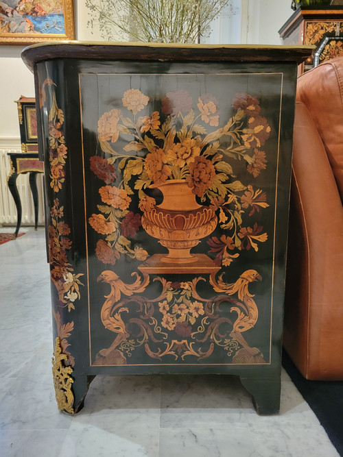 Commode d'époque Louis XIV dites "au jasmin" et  attribuée a PIERRE GOLE