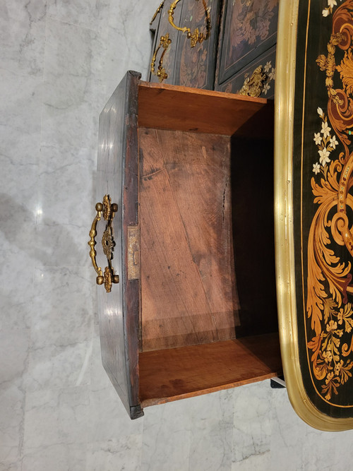 Commode d'époque Louis XIV dites "au jasmin" et  attribuée a PIERRE GOLE
