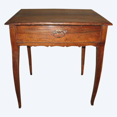 Petite table à écrire bureau époque Louis XV 18ème en noyer avec un grand tiroir