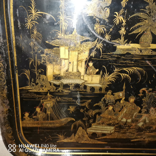 Large rectangular tray in black and gold lacquered sheet metal with 19th century Chinese décor