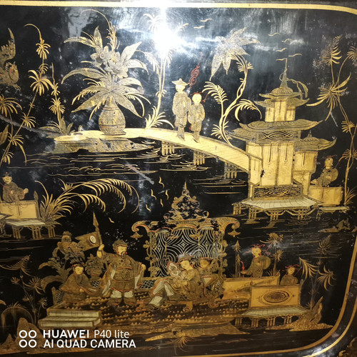 Large rectangular tray in black and gold lacquered sheet metal with 19th century Chinese décor
