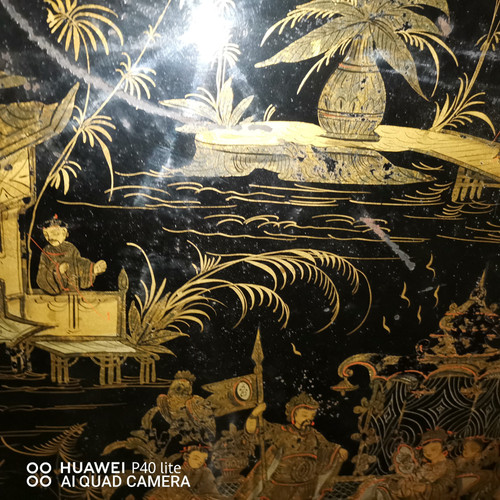 Large rectangular tray in black and gold lacquered sheet metal with 19th century Chinese décor