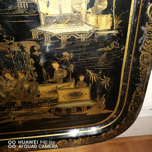 Large rectangular tray in black and gold lacquered sheet metal with 19th century Chinese décor