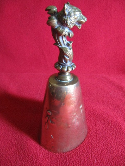 Campana da caccia in bronzo del XIX secolo con testa di lupo