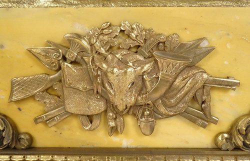 Restauro Orologio in marmo terra di Siena bronzo dorato Cane da caccia Cervo da caccia XIX secolo