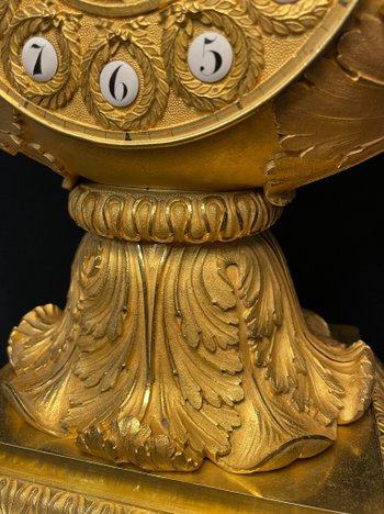 Large Charles X lyre clock `` Aux Cygnes '' in gilded bronze H57