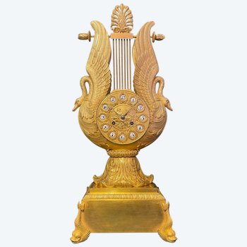 Large Charles X lyre clock `` Aux Cygnes '' in gilded bronze H57