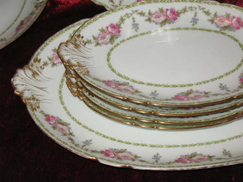Limoges porcelain dinner service, 122 pieces, early 20th century, Louis XVI style