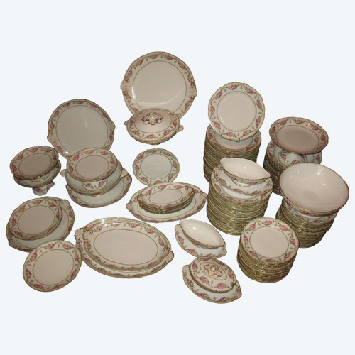 Limoges porcelain dinner service, 122 pieces, early 20th century, Louis XVI style