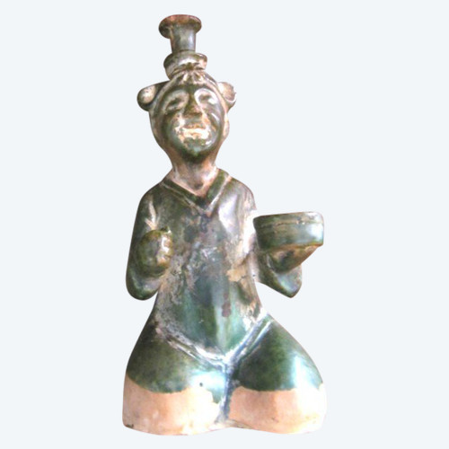 Statuetta del medico in terracotta smaltata verde, provenienza asiatica, Cina, XIX secolo