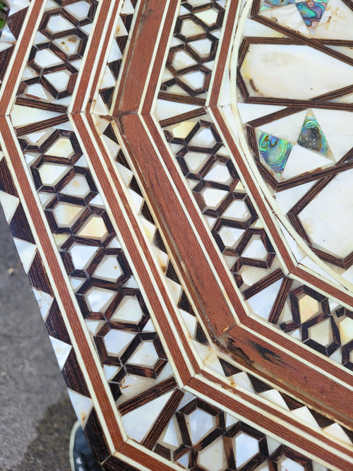 Paire De Hauts Guéridons Orientaux En Marqueterie, XXème Siècle