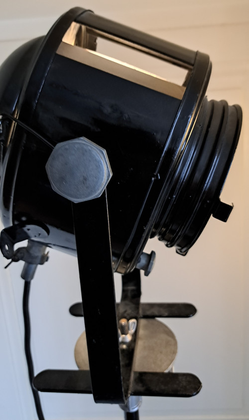 Proiettore CREMER con il suo treppiede originale in metallo. Illuminazione scenica anni '50