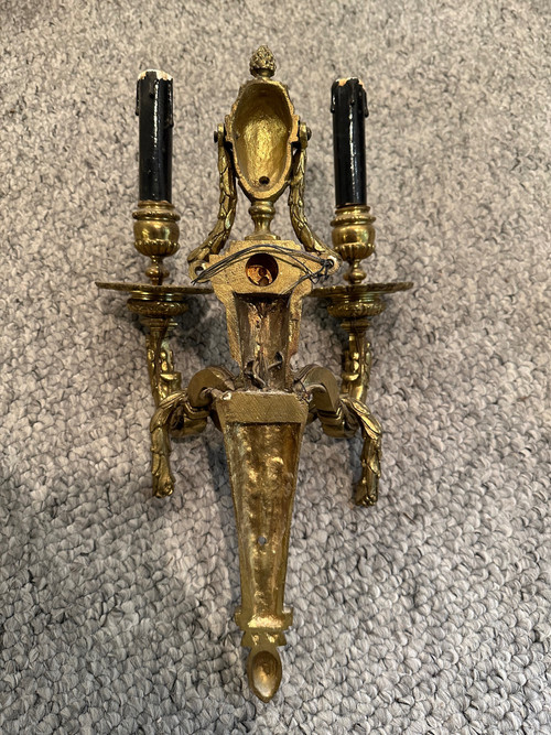 Paar Wandleuchter im Louis XVI-Stil aus vergoldeter Bronze