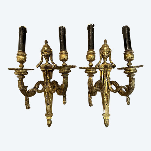 Paar Wandleuchter im Louis XVI-Stil aus vergoldeter Bronze