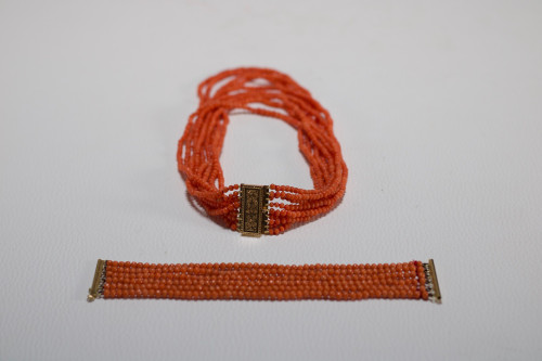 Collana Girocollo E Suo Bracciale In Corallo E Oro Giallo