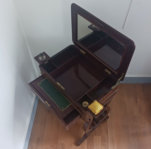 France, Louis-Philippe period - small mahogany worker or hairdresser - good condition