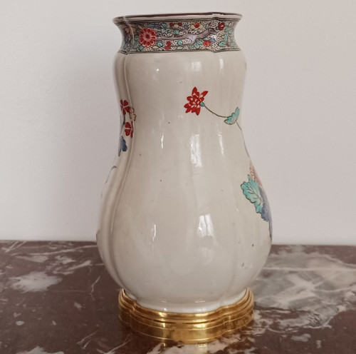 Manufacture Samson - vase monté imitant Chantilly - décor kakiemon Louis XV - faïence