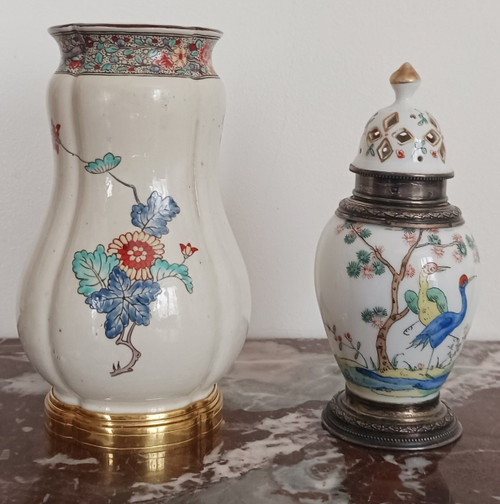 Manufacture Samson - vase monté imitant Chantilly - décor kakiemon Louis XV - faïence