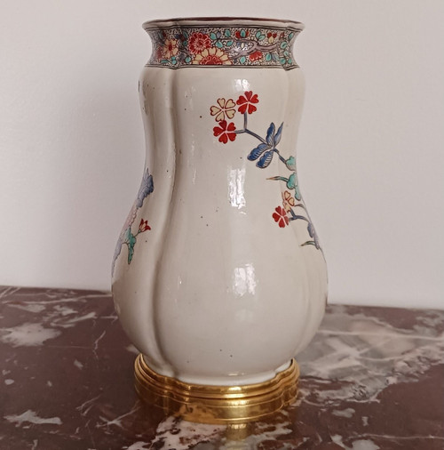 Manufacture Samson - vase monté imitant Chantilly - décor kakiemon Louis XV - faïence