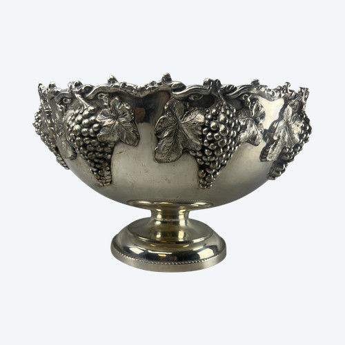 Champagne basin decorated with bunches of grapes in silver metal 