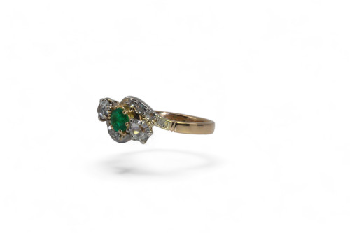 Anello con smeraldi e diamanti