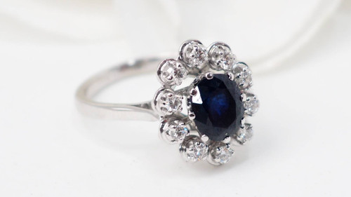 Anello Margherita in oro bianco, zaffiro e diamanti 